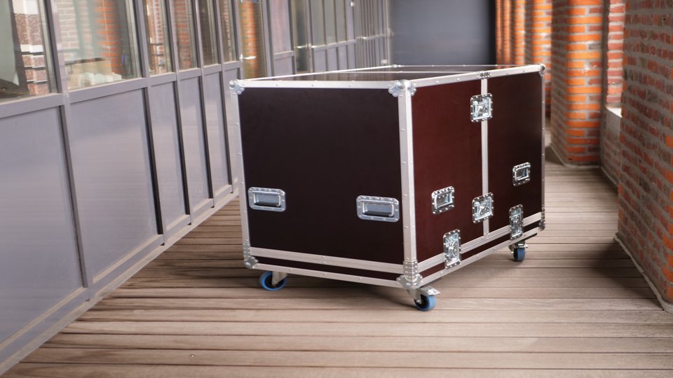 Flight case for vertical Iris32: Tailor-made flight case for vertical Iris32