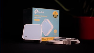 Grâce à ce routeur portable, vous pourrez accéder à l'interface Holusion afin de projeter vos hologrammes depuis vos bornes holographiques. Il vous permettra de vous connecter en mode "access point" simplement en étant relié à votre produit par un câble ethernet. L'alimentation du routeur se fait par un câble micro USB.